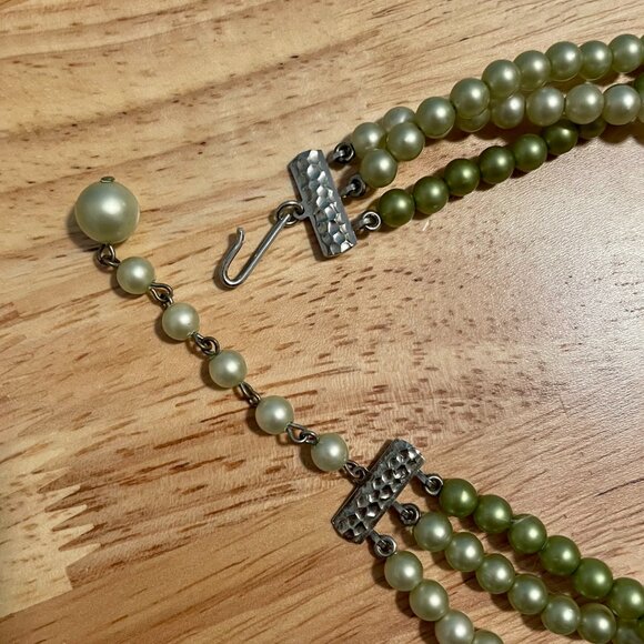 Vintage 3 Strand Beaded Ombre Pale Green Necklace - Picture 2 of 5